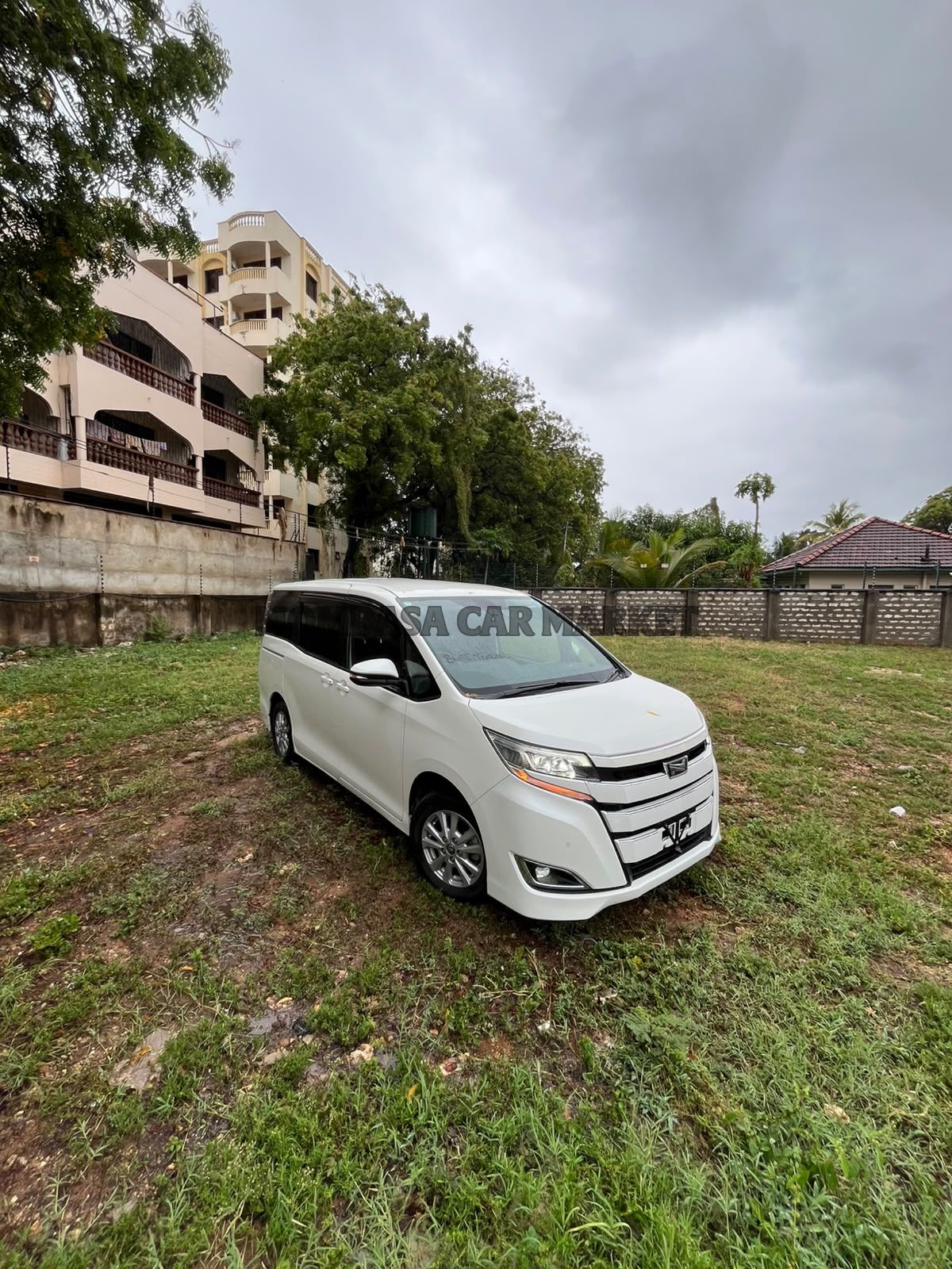 Toyota NOAH Non-HYBRID