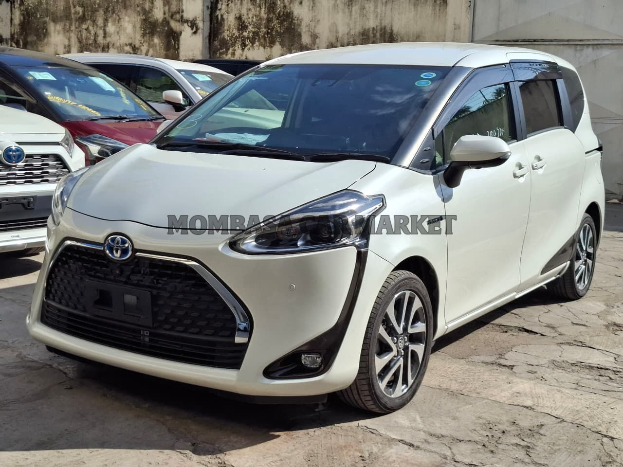 Toyota Sienta Hybrid