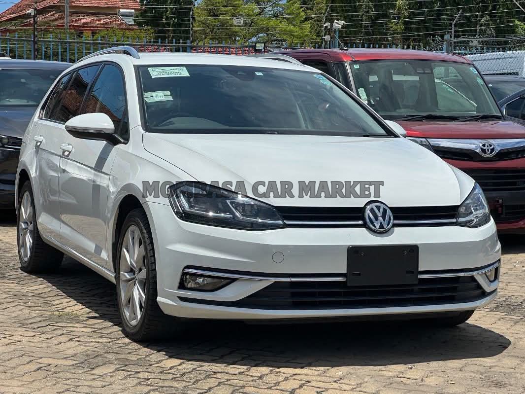 Volkswagen GOLF TSI