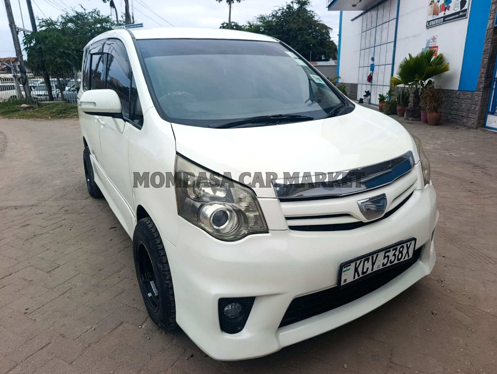Toyota NOAH SI