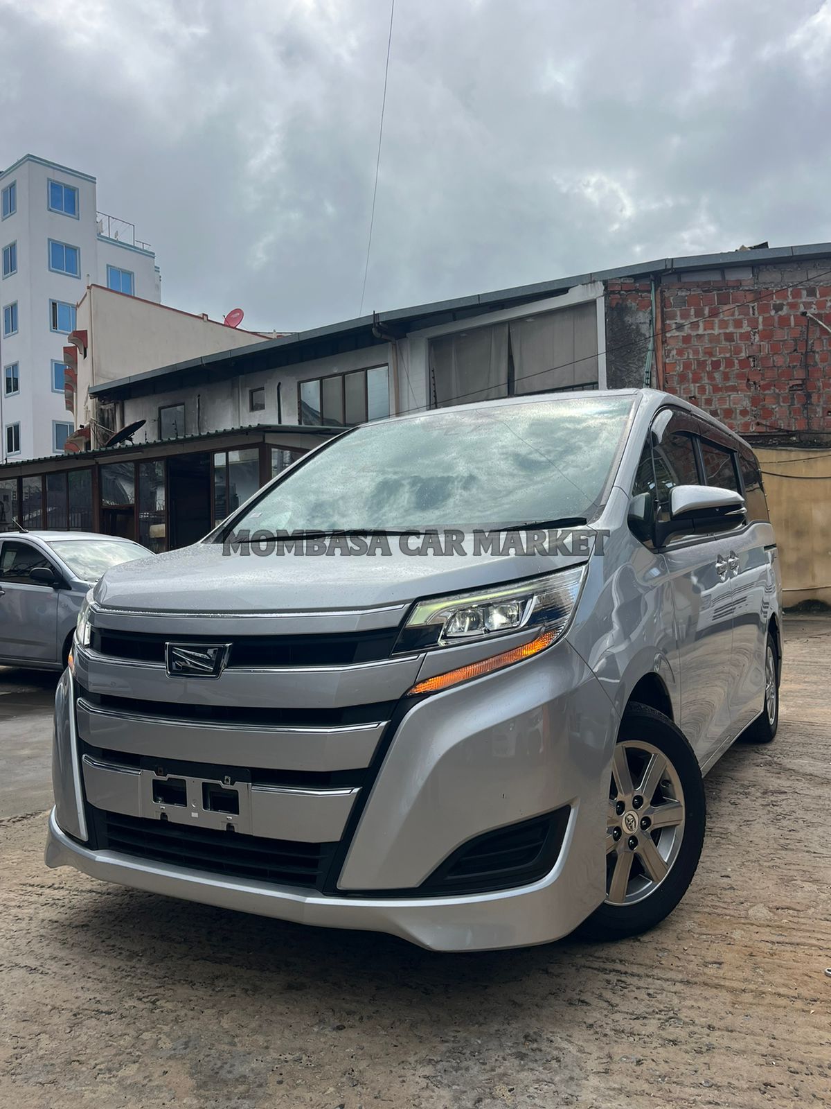 Toyota NOAH Non-HYBRID