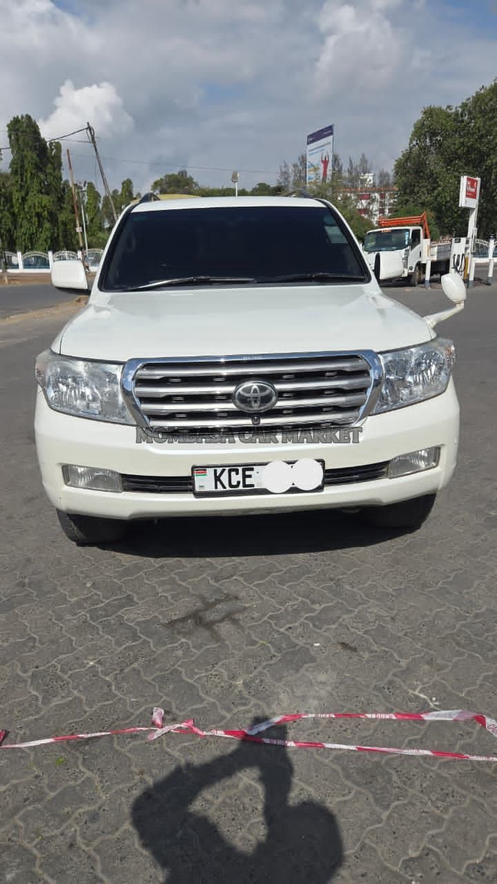 Toyota LANDCRUISER V8 ZX