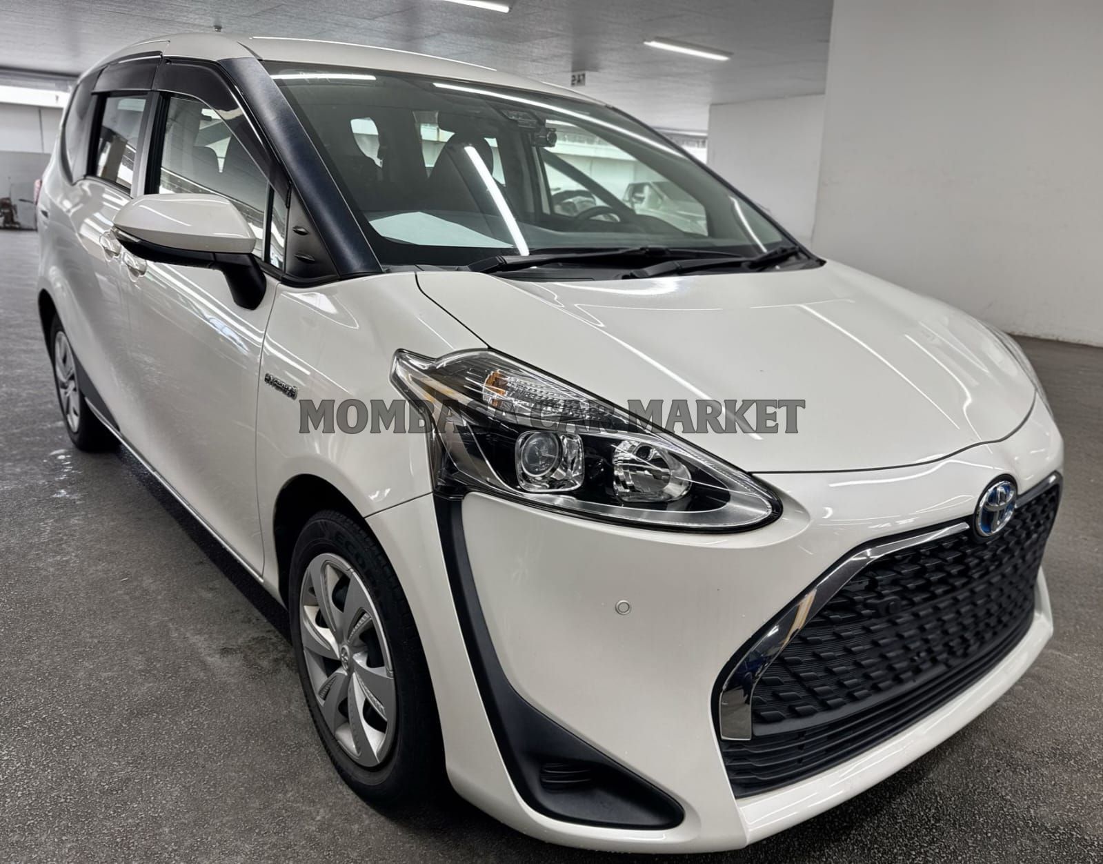 Toyota Sienta Hybrid