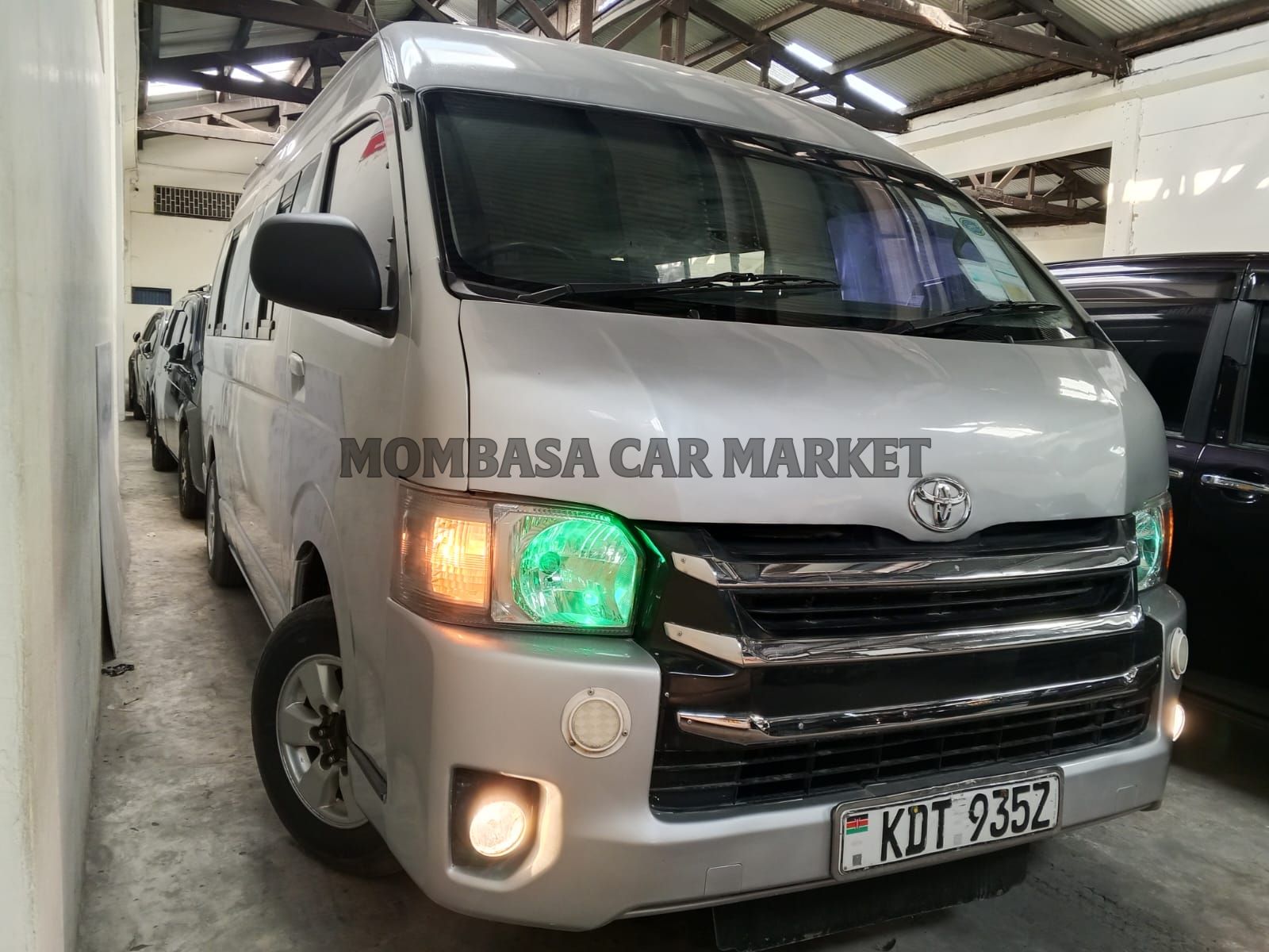 Toyota Hiace 9L