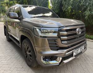 Toyota LAND CRUISER LC200