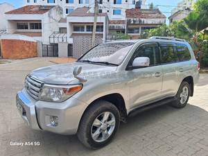 Toyota Landcruiser V8