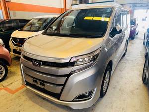Toyota NOAH Non-HYBRID