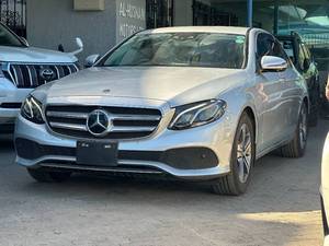 Mercedes E200