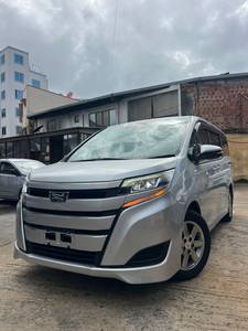 Toyota NOAH Non-HYBRID