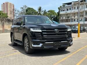 Toyota Land Cruiser LC300